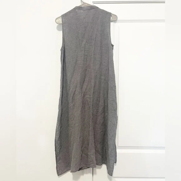 Eileen Fisher Pucker Check Organic Linen Button-Up
Tunic in Moon Grey - Picture 5 of 7